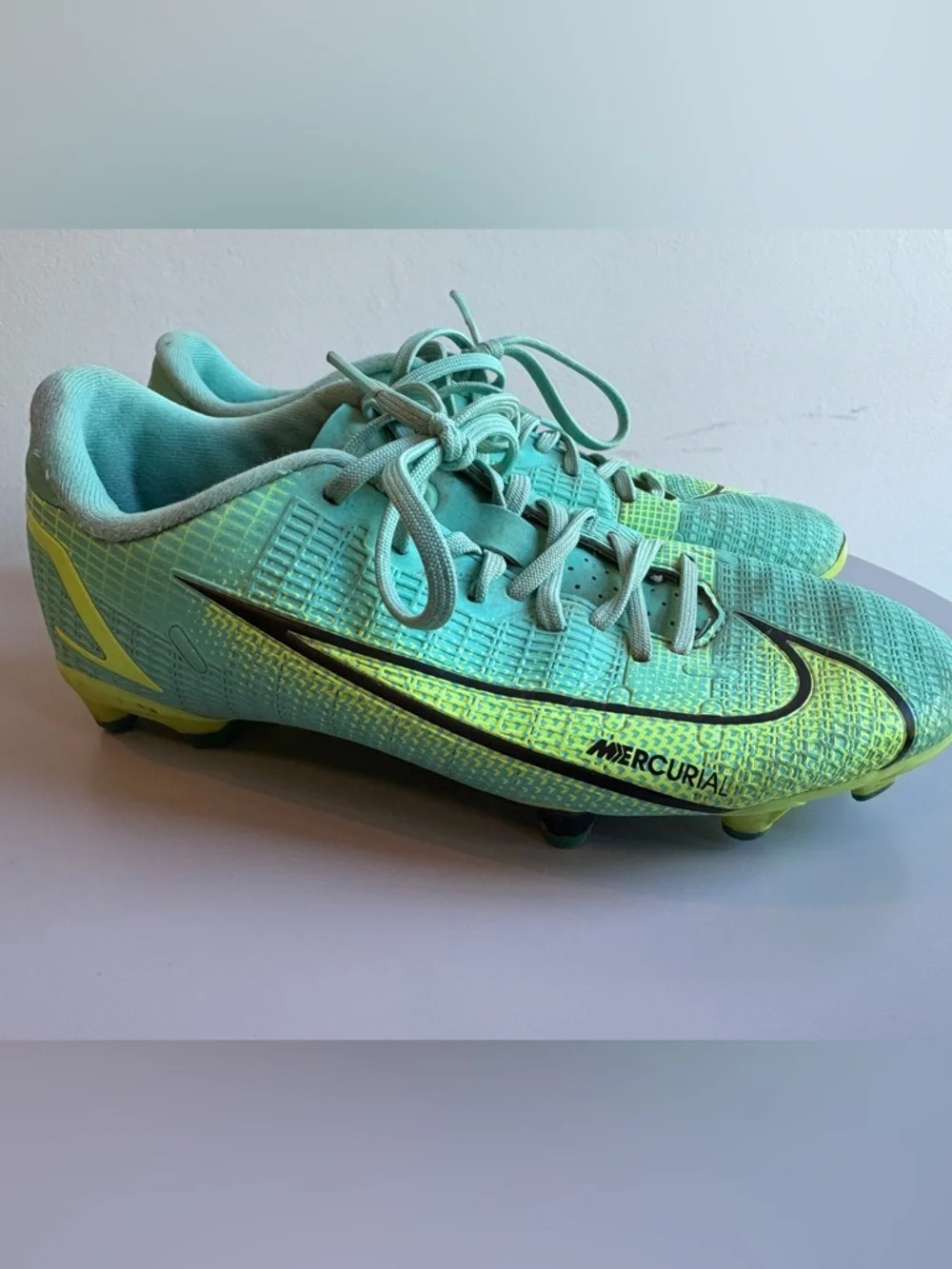 Nike Mercurial Vapor Soccer Cleats, Youth Size 2.5, Dynamic Turquoise/ Lime Glow